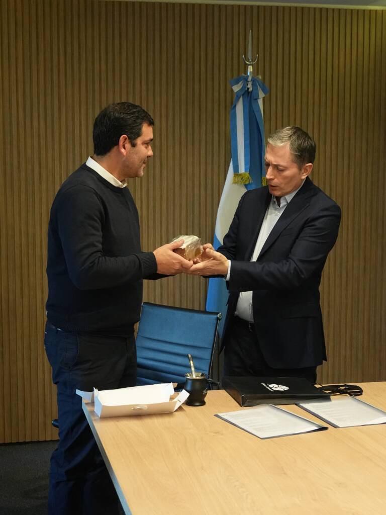 IMPULSO AL TURISMO: EL INTENDENTE FIRMÓ UN CONVENIO CON ESTEBAN ECHEVERRÍA PARA PROMOVER EL PARQUE TERMAL