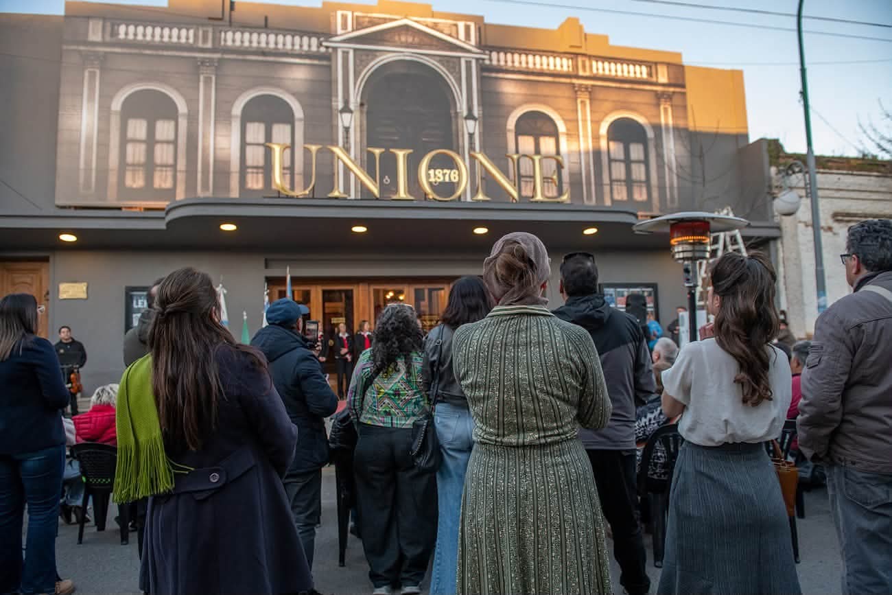 Jornada histórica para la Cultura en Dolores: el Teatro Unione celebró un siglo y medio con inauguración de fachada y anuncio de obras