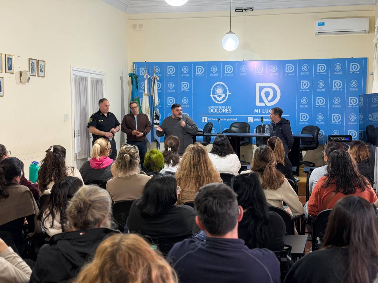 REUNIÓN CON FAMILIAS PARA PROMOVER FESTEJOS CUIDADOS POR EL DÍA DEL ESTUDIANTE