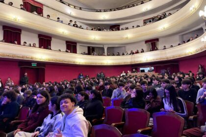 CHARLA SOBRE EL NUEVO RÉGIMEN PENAL JUVENIL CON ESTUDIANTES SECUNDARIOS