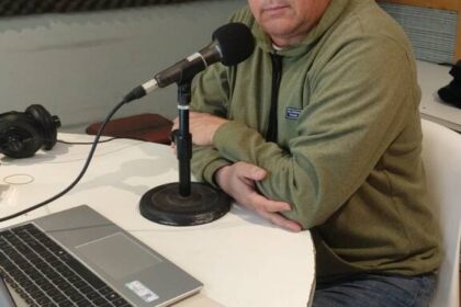 EL PERIODISTA JULIO GIRIBALDI PRESENTARÁ EN DOLORES SU NOVELA “AMIGOS SON LOS AMIGOS. CUATRO HISTORIAS CRUZADAS POR UN CRIMEN”