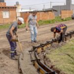 EL MUNICIPIO AVANZA CON TRABAJOS DE CORDÓN CUNETA EN EL BARRIO FAVALORO