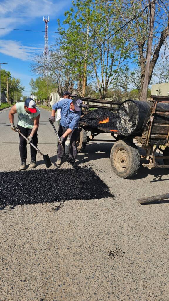 EL MUNICIPIO CONTINÚA CON NUEVAS TAREAS DE BACHEO Y REPARACIÓN DE PAVIMENTO
